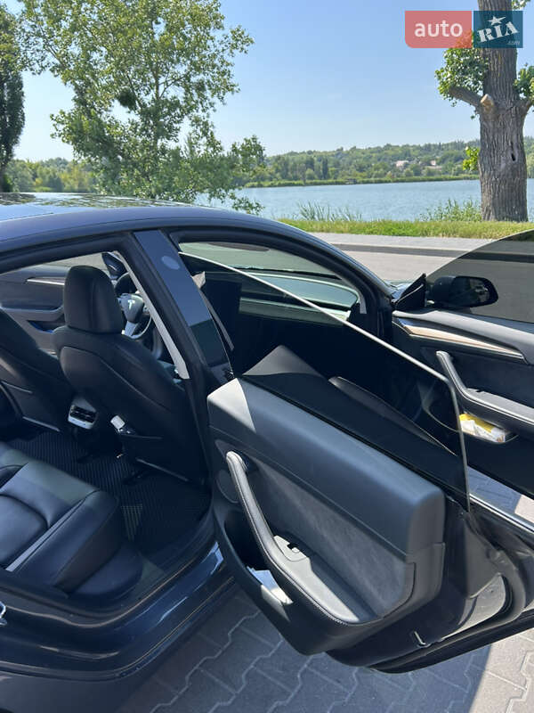 Седан Tesla Model 3 2022 в Киеве