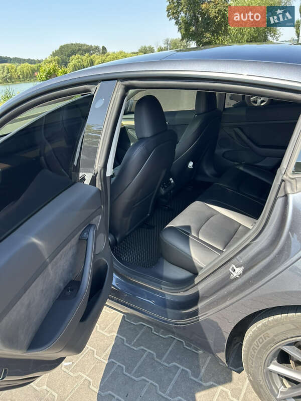 Седан Tesla Model 3 2022 в Киеве