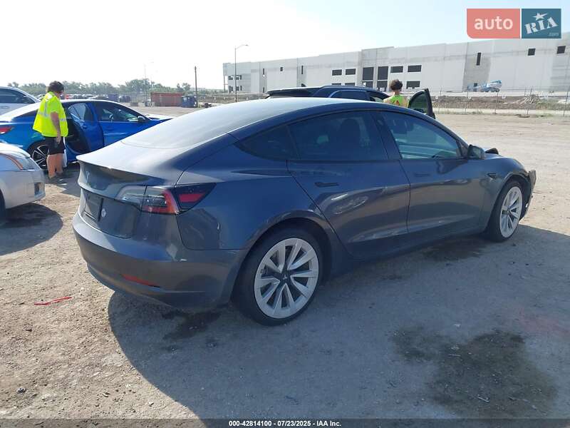 Седан Tesla Model 3 2022 в Києві