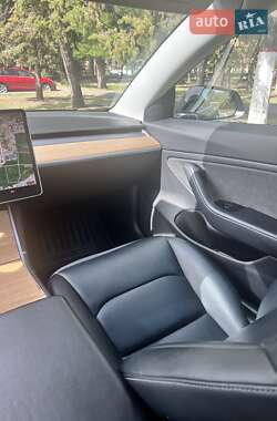Седан Tesla Model 3 2019 в 