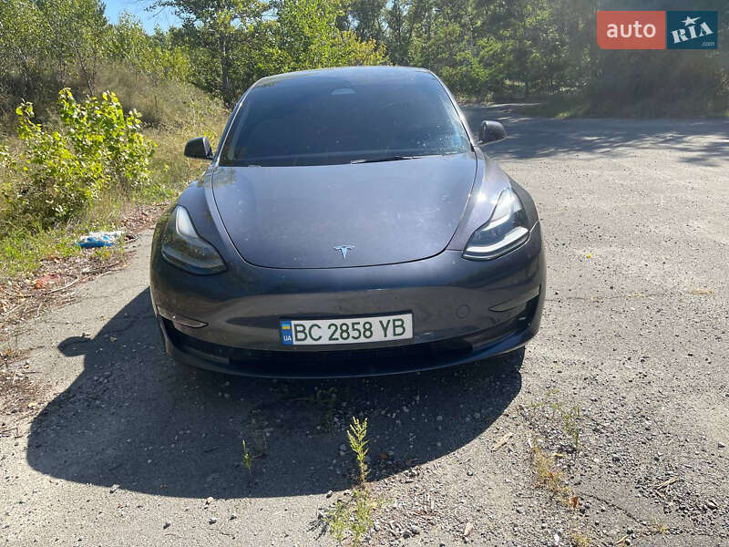 Седан Tesla Model 3 2022 в Кам'янському
