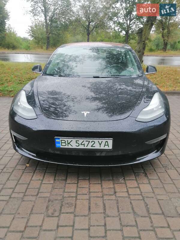 Седан Tesla Model 3 2018 в Рівному