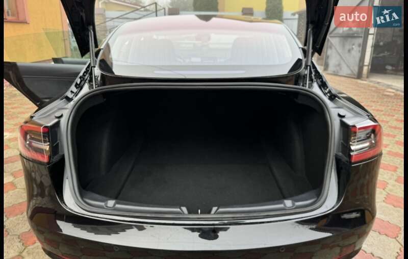Седан Tesla Model 3 2018 в Рівному