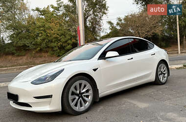 Седан Tesla Model 3 2022 в 