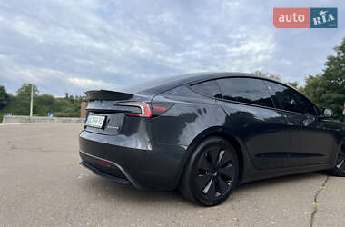 Седан Tesla Model 3 2024 в 