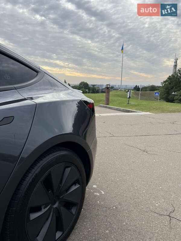 Седан Tesla Model 3 2024 в Києві