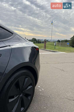 Седан Tesla Model 3 2024 в 