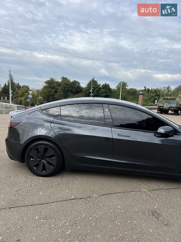 Седан Tesla Model 3 2024 в Києві