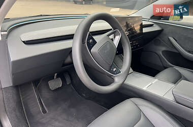 Седан Tesla Model 3 2024 в 