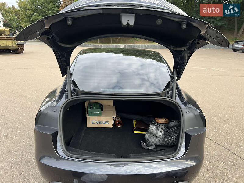 Седан Tesla Model 3 2024 в Києві