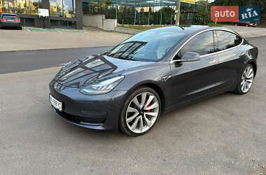 Седан Tesla Model 3 2019 в Киеве
