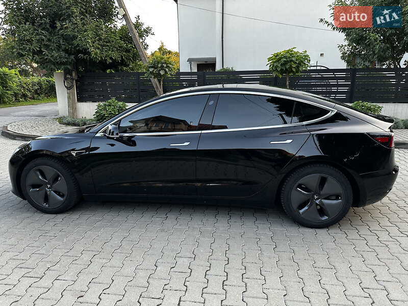 Седан Tesla Model 3 2020 в Львові