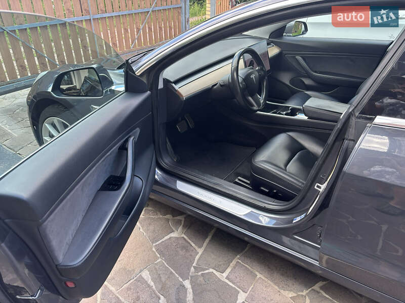 Седан Tesla Model 3 2018 в Києві