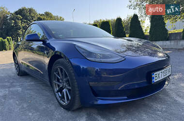 Седан Tesla Model 3 2021 в 