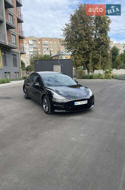 Седан Tesla Model 3 2021 в 
