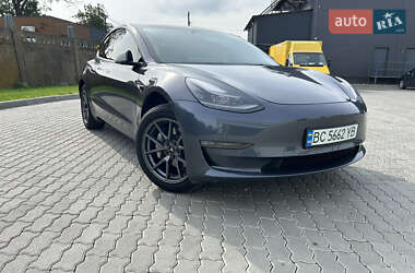 Седан Tesla Model 3 2021 в Бориславі