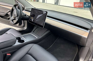 Седан Tesla Model 3 2021 в 