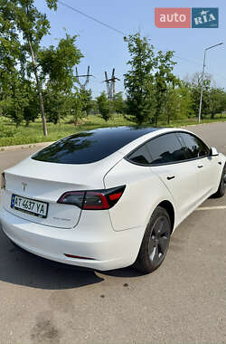 Седан Tesla Model 3 2022 в 