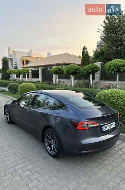 Седан Tesla Model 3 2022 в 