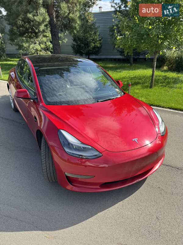 Седан Tesla Model 3 2022 в Києві