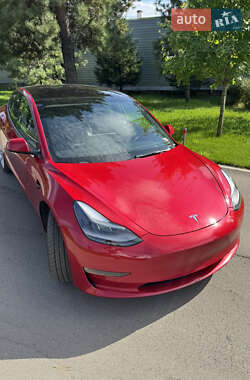 Седан Tesla Model 3 2022 в 