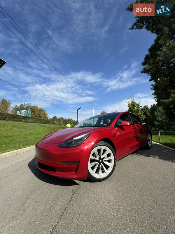 Седан Tesla Model 3 2022 в Києві
