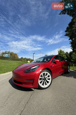 Седан Tesla Model 3 2022 в 