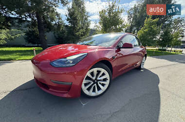 Седан Tesla Model 3 2022 в 