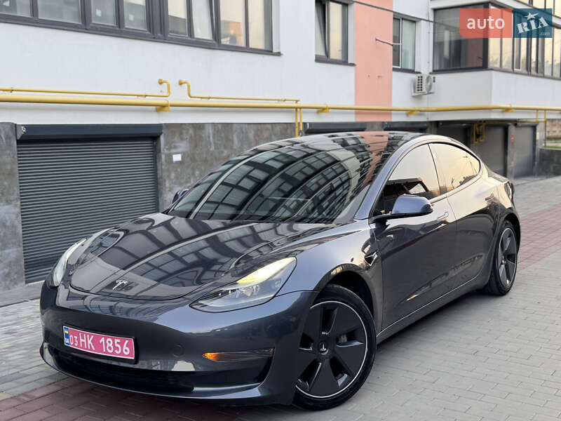 Седан Tesla Model 3 2021 в Володимирі
