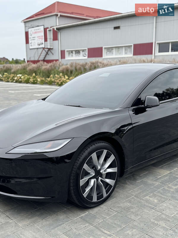 Седан Tesla Model 3 2024 в Луцьку