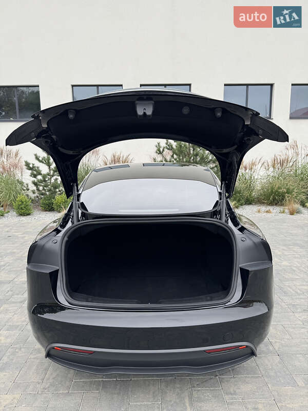Седан Tesla Model 3 2024 в Луцьку