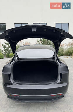 Седан Tesla Model 3 2024 в 