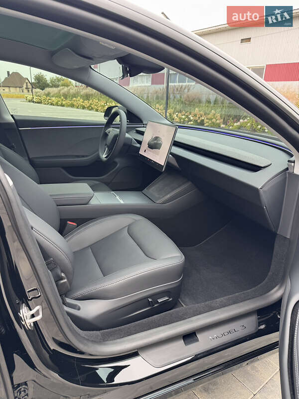 Седан Tesla Model 3 2024 в Луцьку