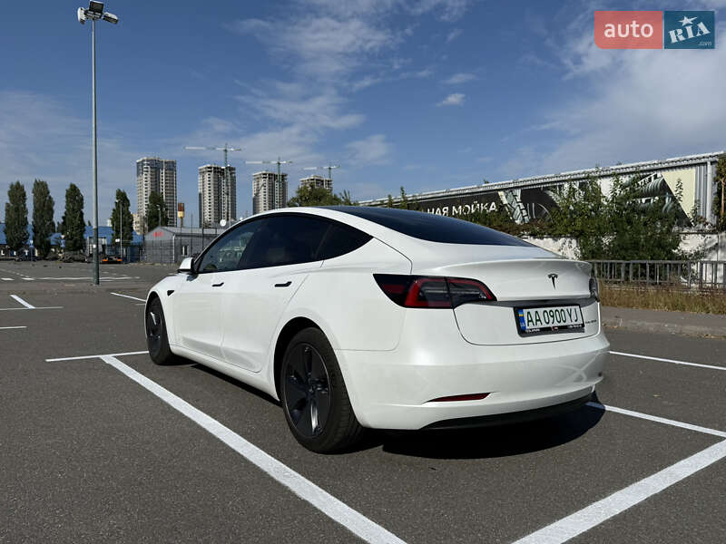 Седан Tesla Model 3 2021 в Киеве