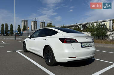 Седан Tesla Model 3 2021 в 