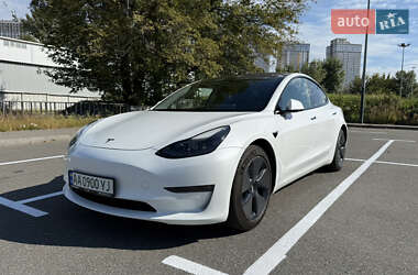 Седан Tesla Model 3 2021 в Киеве