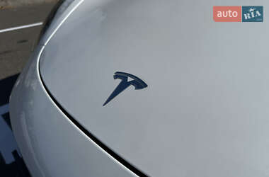 Седан Tesla Model 3 2021 в 