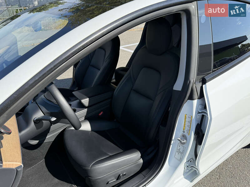 Седан Tesla Model 3 2021 в Киеве