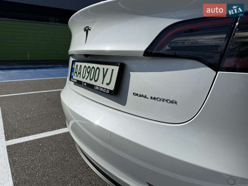Седан Tesla Model 3 2021 в Киеве