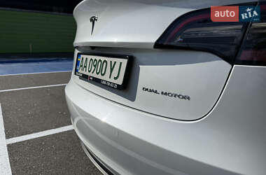 Седан Tesla Model 3 2021 в 