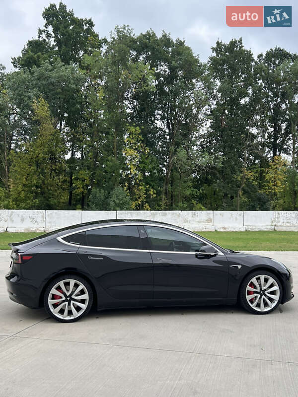 Седан Tesla Model 3 2019 в Луцке