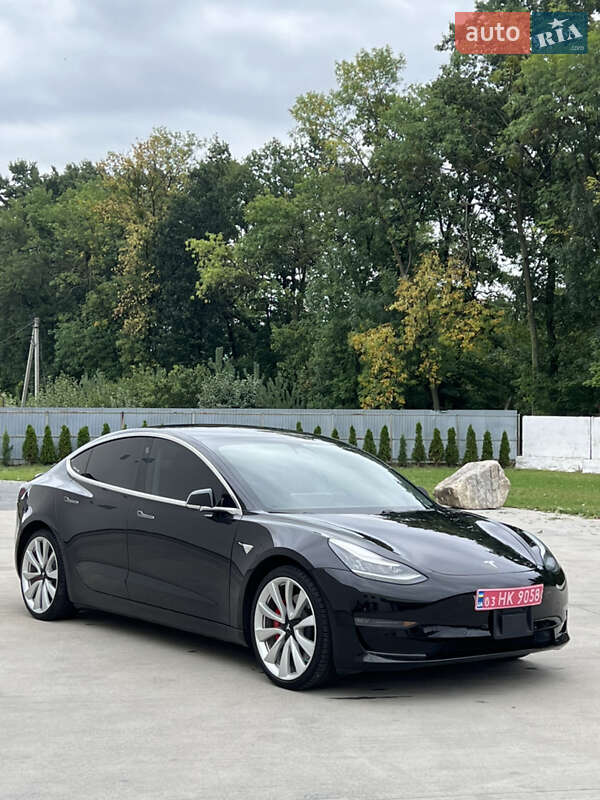 Седан Tesla Model 3 2019 в Луцке