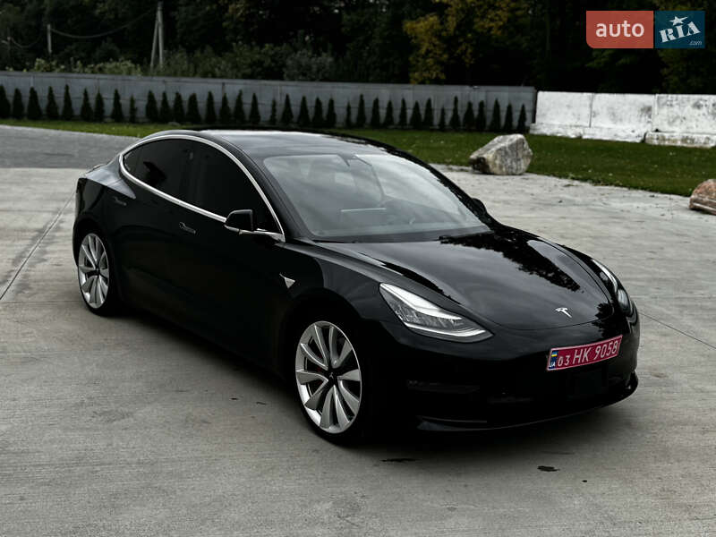 Седан Tesla Model 3 2019 в Луцке