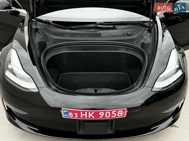 Седан Tesla Model 3 2019 в Луцке