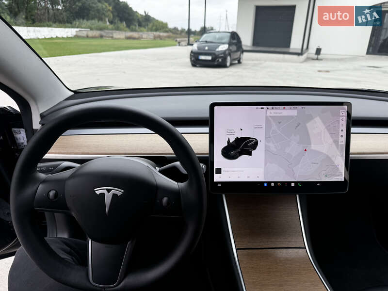 Седан Tesla Model 3 2019 в Луцке