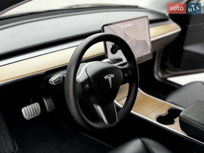 Седан Tesla Model 3 2019 в Луцке