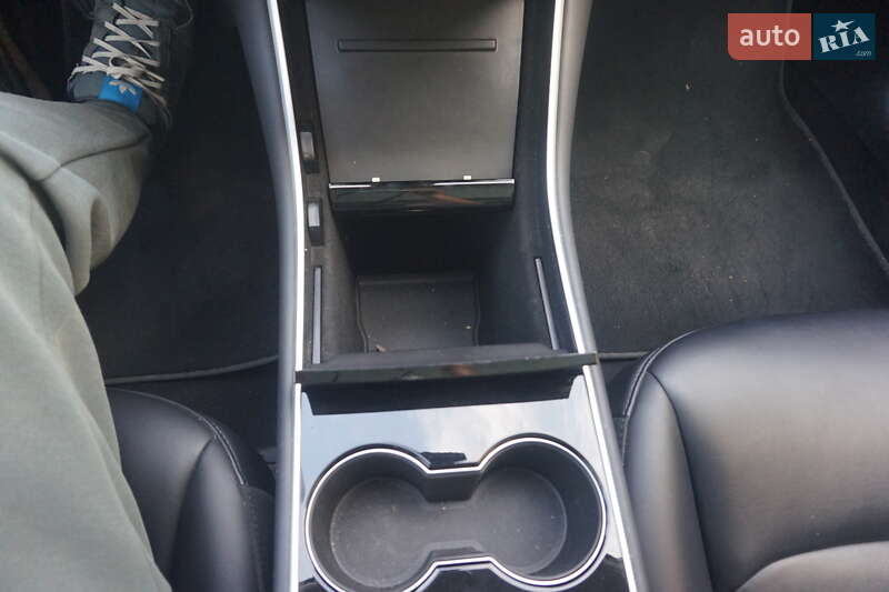 Седан Tesla Model 3 2018 в Самборі фото 32 Седан Tesla Model 3 2018 в Самборі