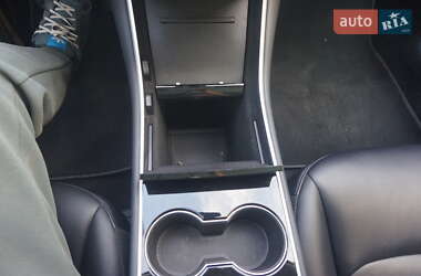 Седан Tesla Model 3 2018 в 