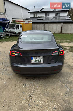 Седан Tesla Model 3 2022 в 
