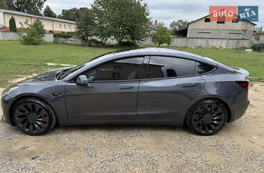 Седан Tesla Model 3 2022 в 